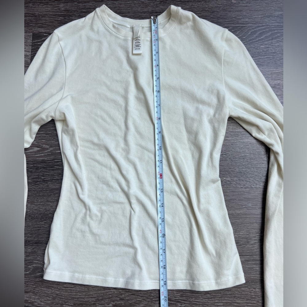 Skims cotton jersey long sleeve t shirt in bone - Picture 9 of 9
